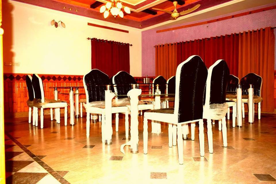 אבוטאבאד Royal Emirates Residence מראה חיצוני תמונה